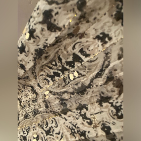 Ruffle blouse with gold detail. Laura petite XL - Picture 3 of 4